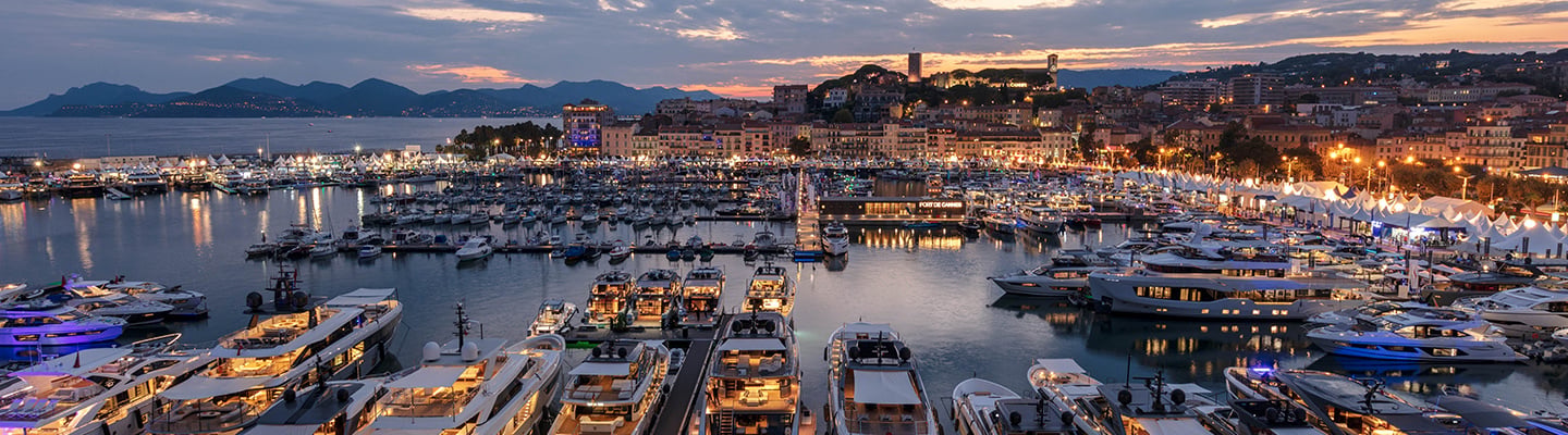 Cannes, Frankreich bei Nacht