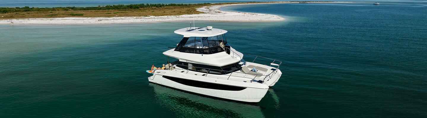 Der brandneue Motor-Katamaran „Aquila 42“ ist da