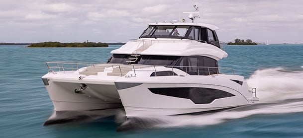 Catamaran à moteur Aquila