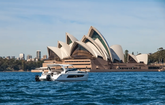 aquila-australia-700x445