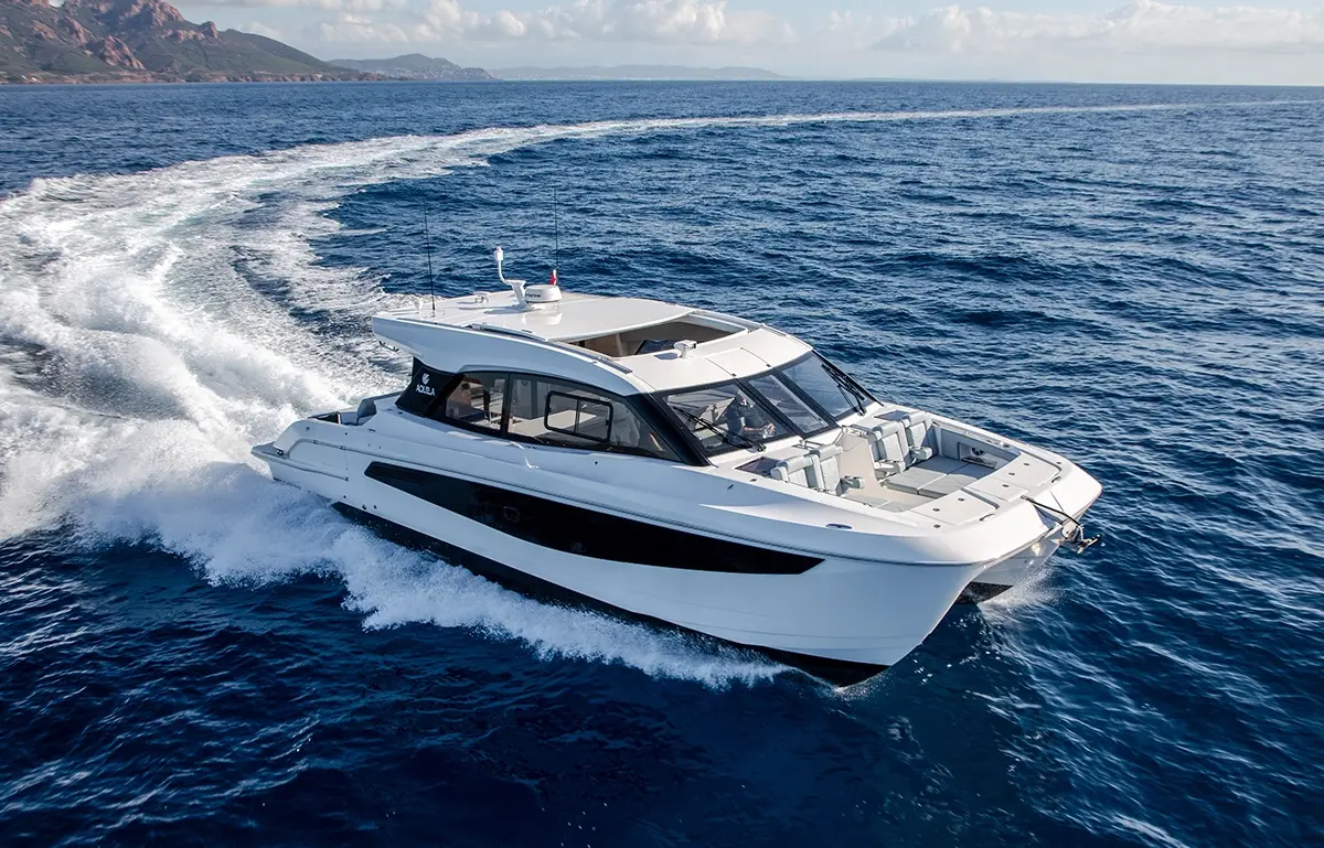 42C-Exterior-Running-A75I5222-1200X769